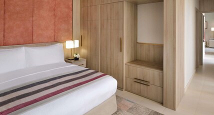 Movenpick Hotel Tahlia Jeddah Room Type - Deluxe Suite with 1 King Bed, City Side