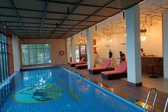 Jungle Lodge Resort & Spa