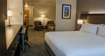 Holiday Inn Express & Suites CHENEY Room Type - 2 Queen Suite Extra Floor Space