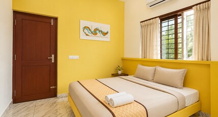 Twinn Waves | 500 meter from Calicut Beach Room Type - Deluxe Double Room AC