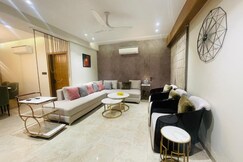 Woodlands Apartment A Fully furnished Luxury 3BHK Apartment