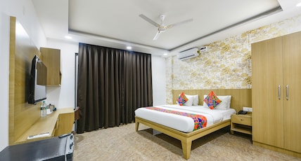 Hotel Luxe 8 Stayz, Dlf Phase-1, Golf Course Road Room Type - Premium room with Balcony Hotel Luxe 8 Stayz, Dlf Phase-1, Golf Course Road Room Type - Premium room with Balcony