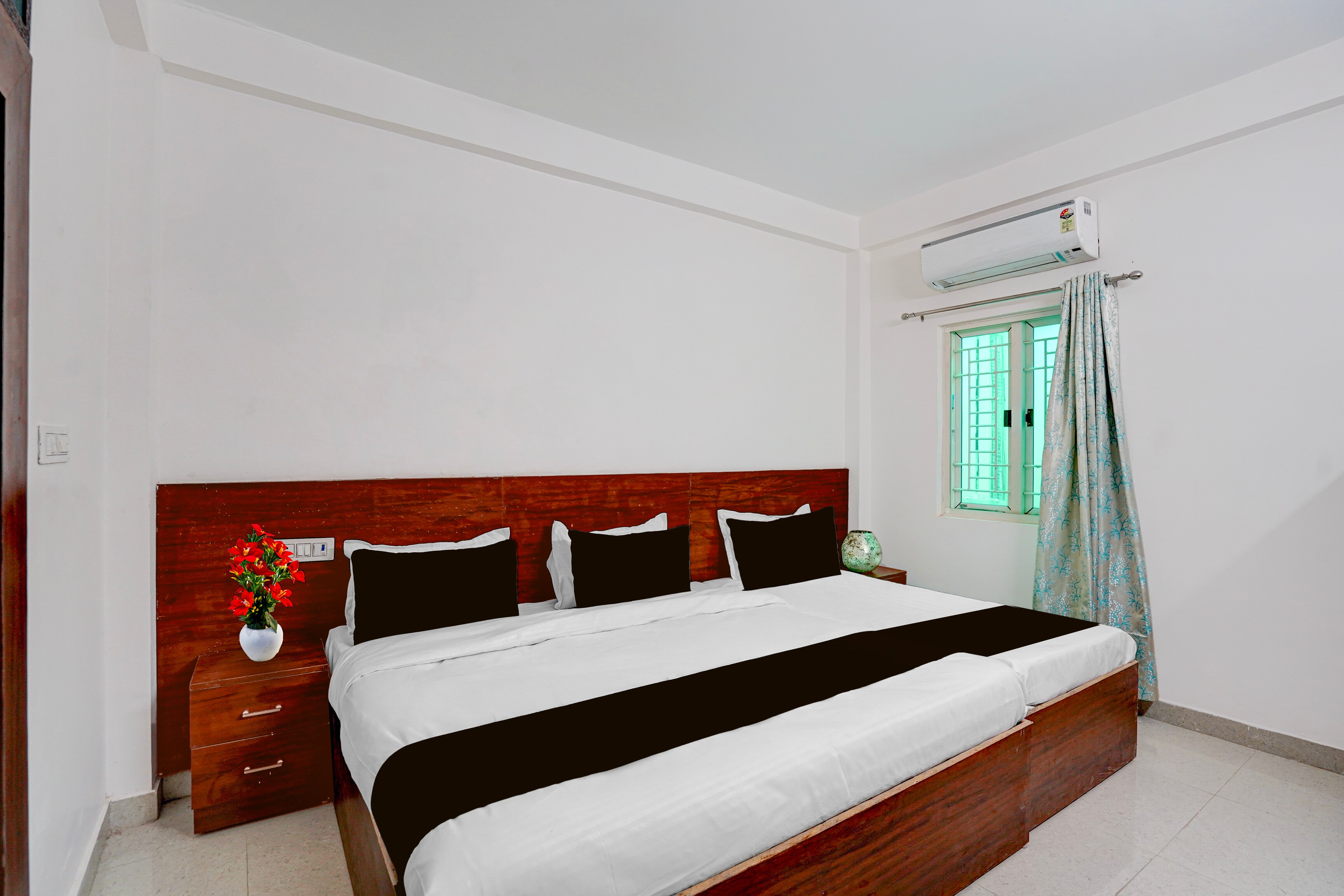 Super Hotel O Ayodhya Junction Road - Tap to explore photos