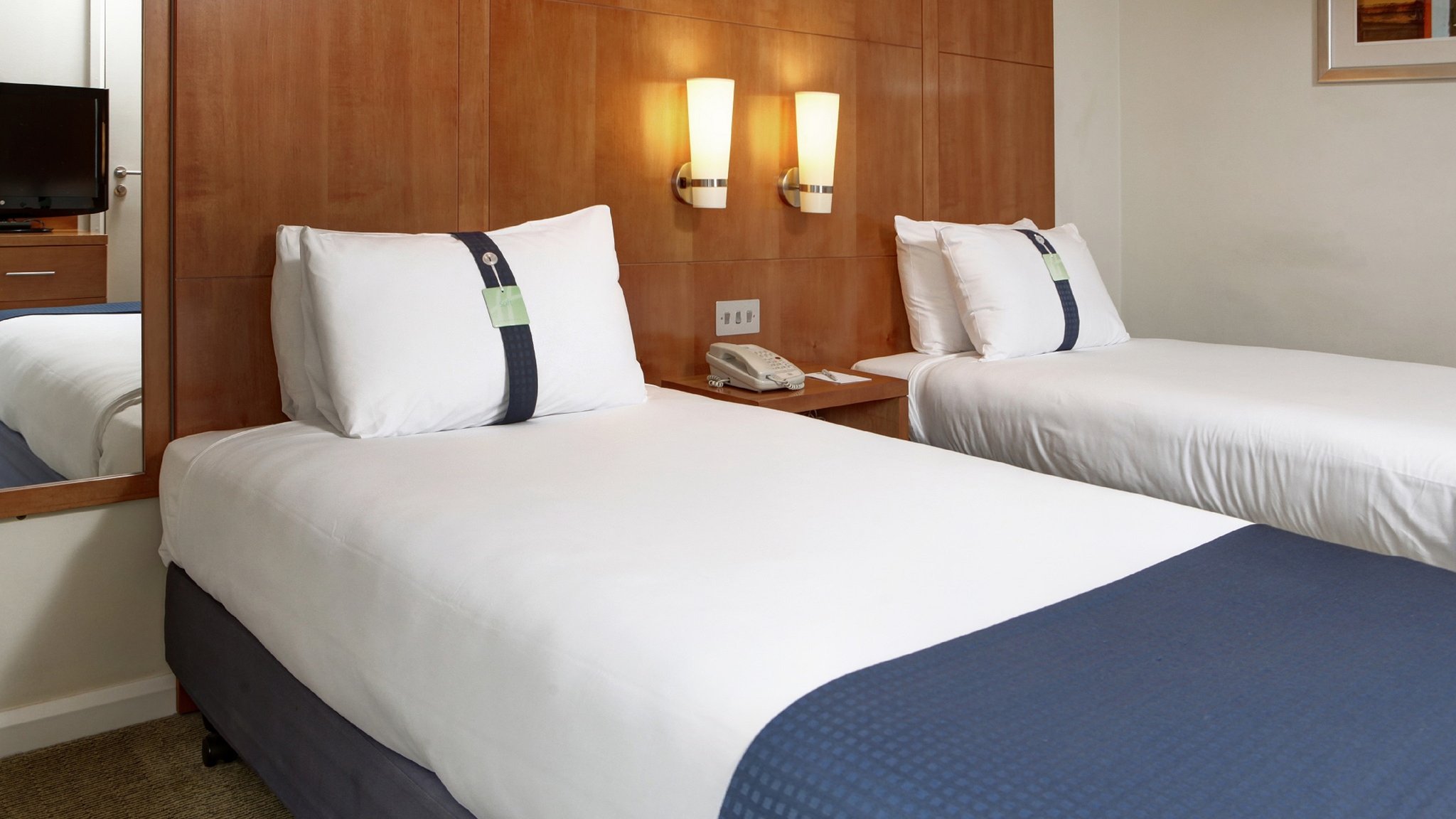 Holiday Inn BASINGSTOKE - Tap to explore photos
