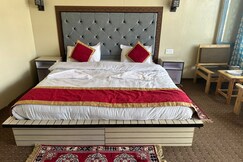 The barley cabins Pangong Merak