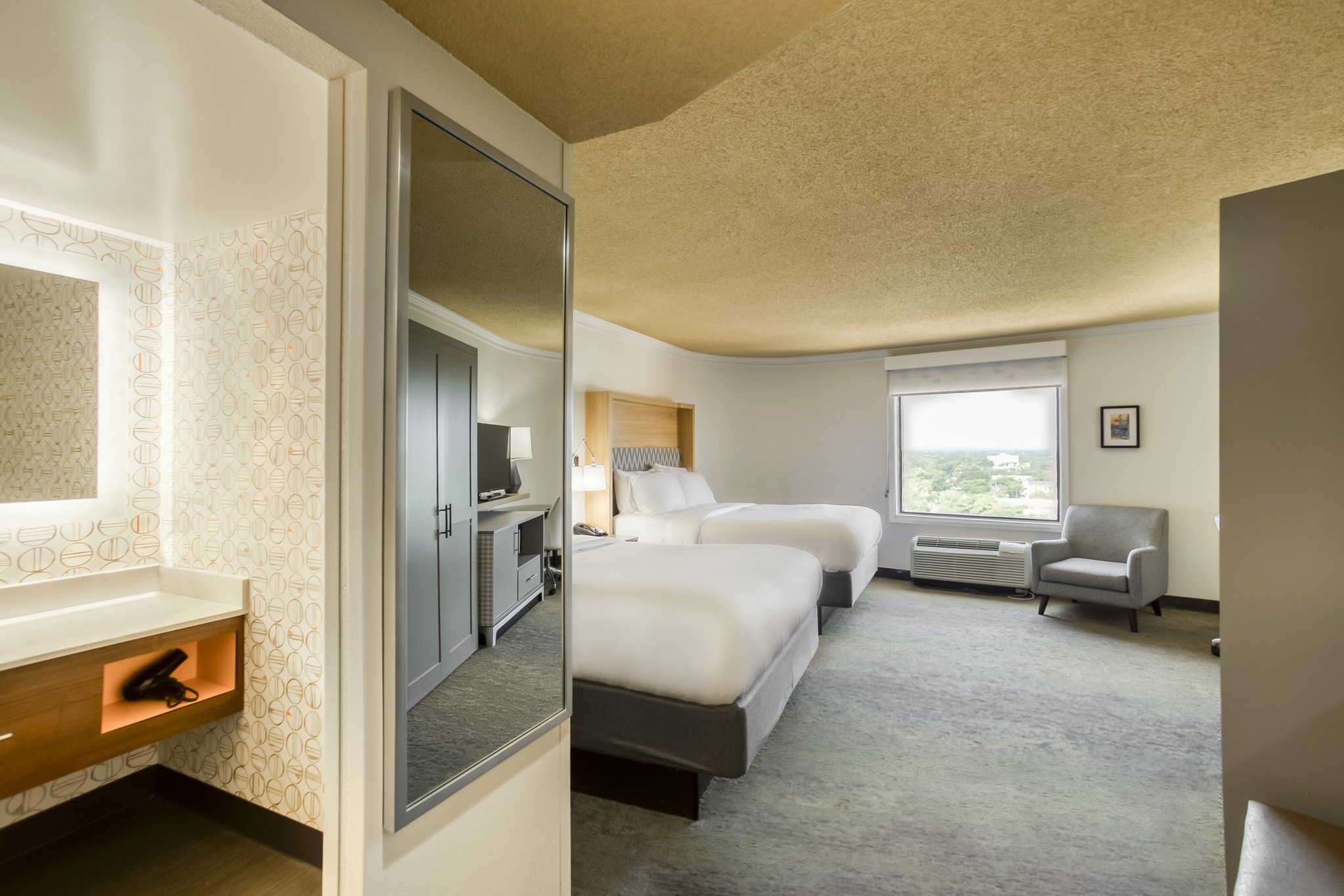 Holiday Inn MOBILE-DWTN/HIST. DISTRICT - Tap to explore photos