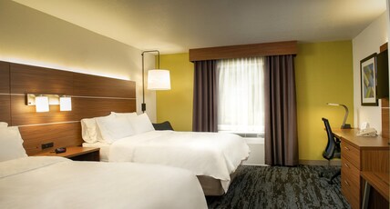 Holiday Inn Express & Suites WAUSAU Room Type - 2 Queen Beds Standard