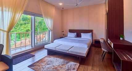 The TreeTop Escape by VOYE HOMES Room Type - Premium Mountain View Room with Balcony