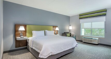 Hampton Inn & Suites Saraland Mobile AL Room Type - 1 KING ROOM NS