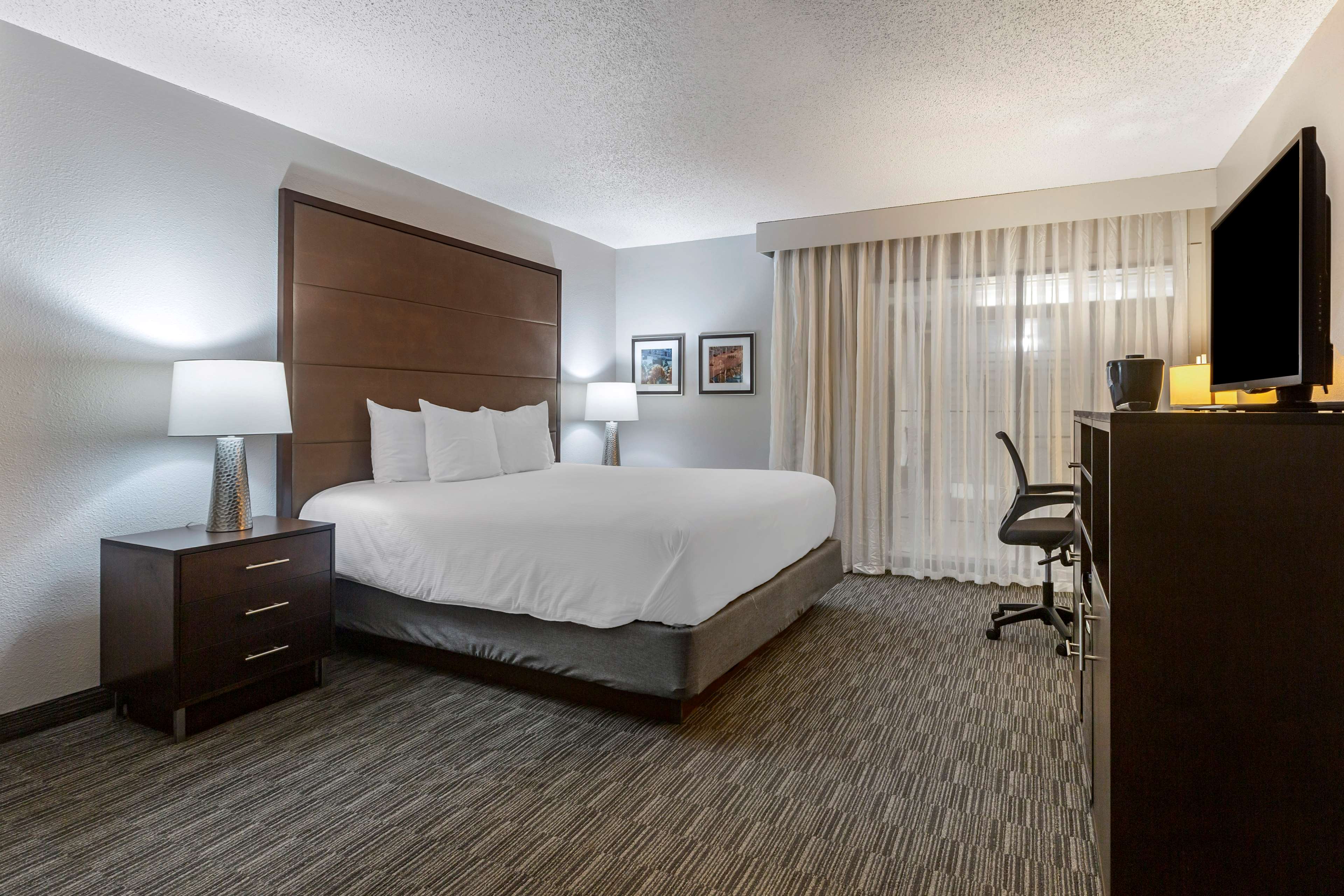 Best Western Plus Como Park Hotel - Tap to explore photos