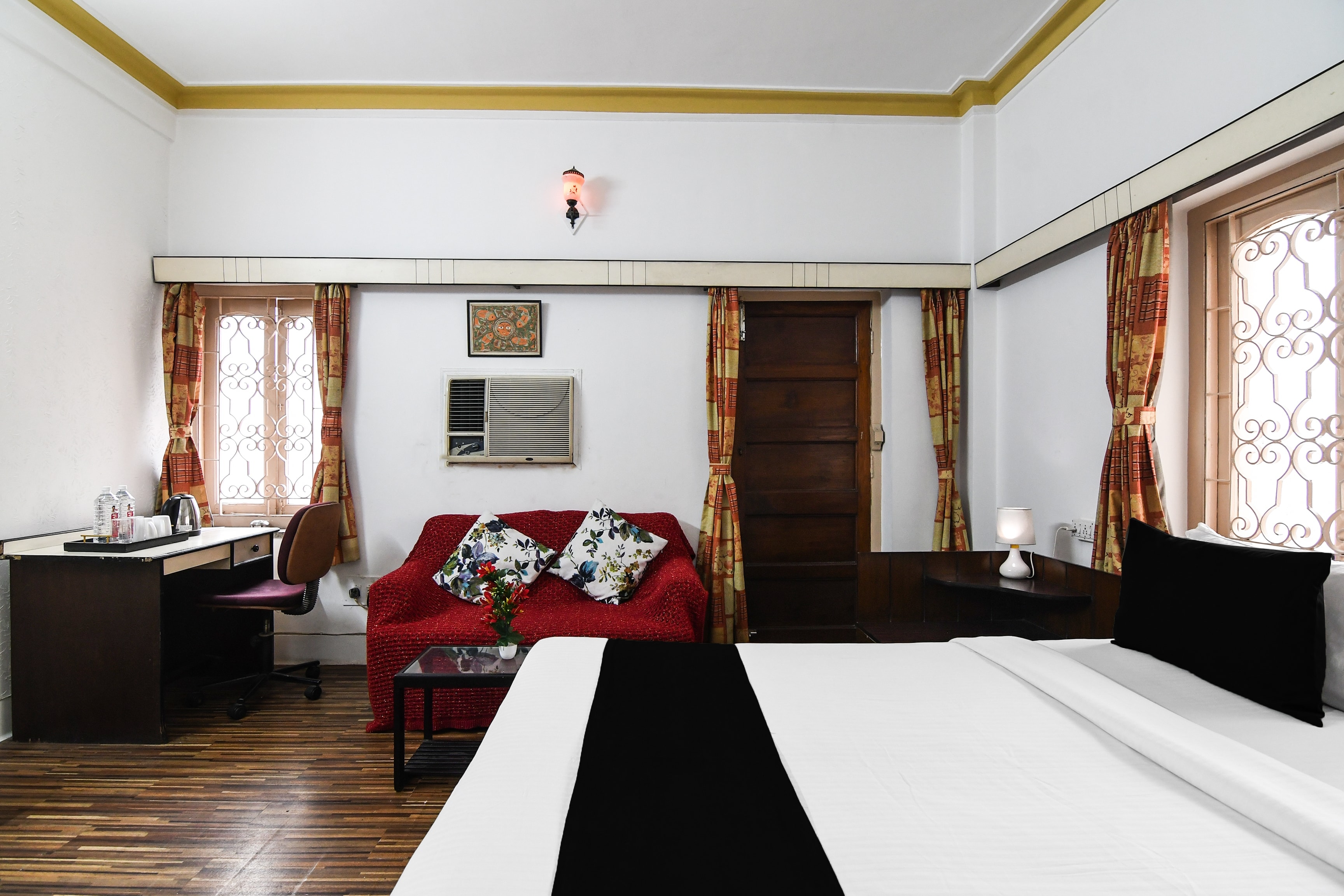 Super Collection O Salt Lake Formerly Harry Guest House - Tap to explore photos