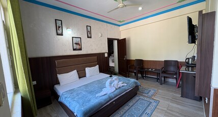 YES COMFORT VILLA GUEST HOUSE Room Type - Super Deluxe Room With Balcony and Mountain View