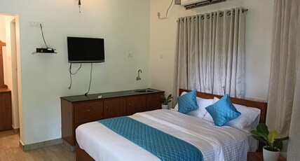 OM Villa Room Type - Deluxe Room with Balcony Ac