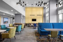 Hampton Inn & Suites by Hilton Moline-Quad City Int'l Aprt
