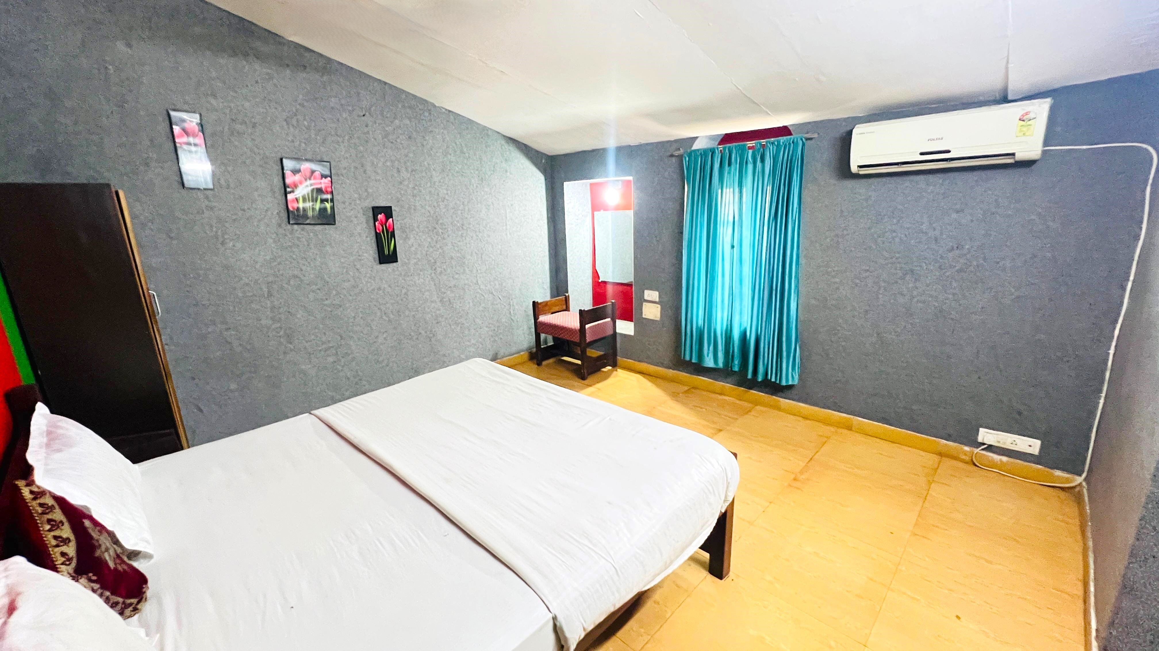 Hotel Sanand Heritage @Nakki Lake - Tap to explore photos