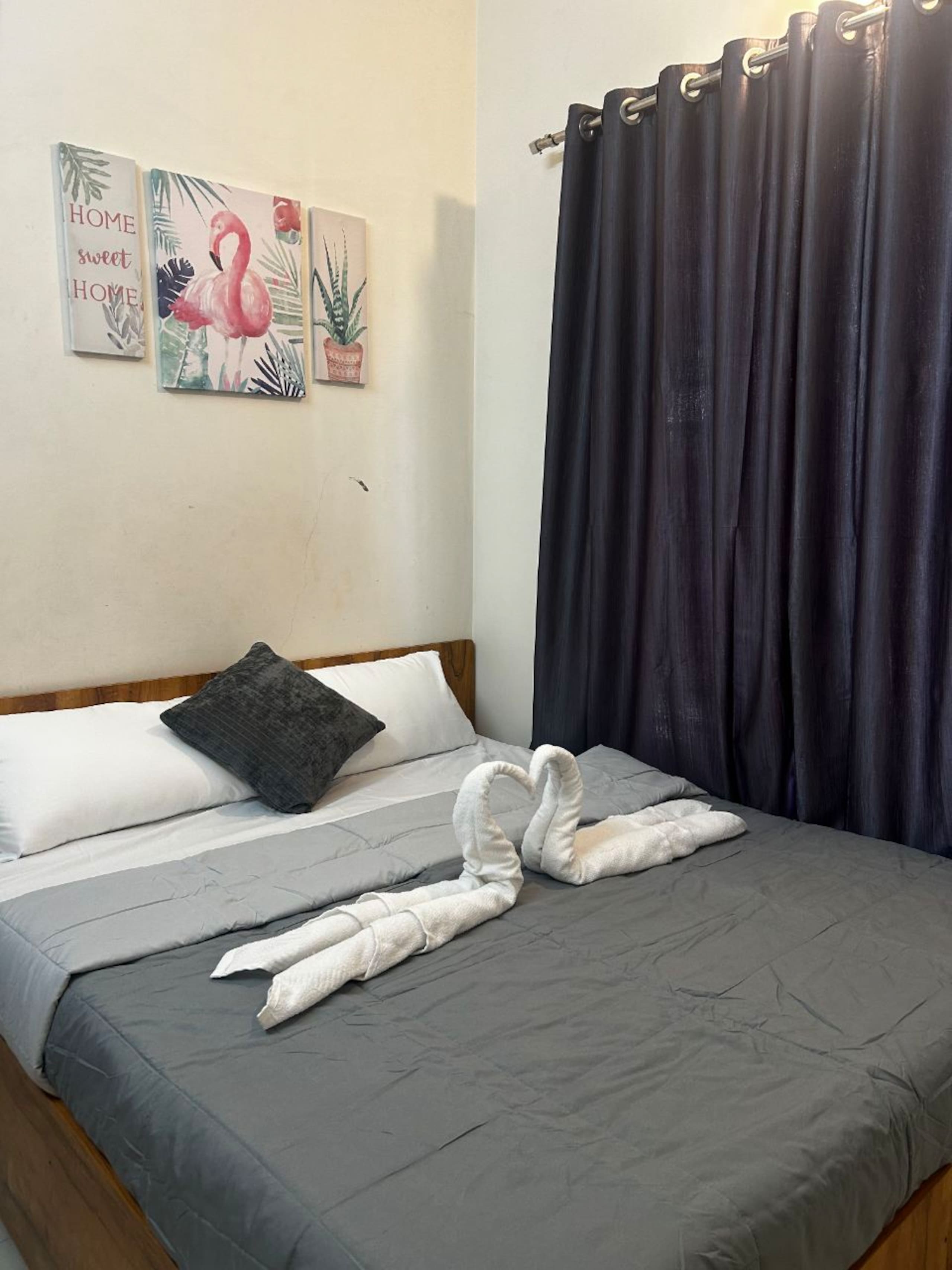 Luxe Stays Cozy and Comfortable Stay - Tap to explore photos
