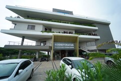 SIDDHIVINAYAK CLUB HOTEL AND BANQUETS, Pimpalgaon Baswant