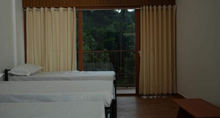 Athidhi Comfort E Premium Hostel Bed & Breakfast Room Type - Bedroom E1