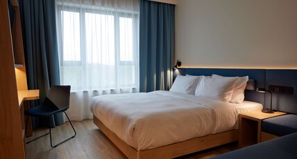 Hampton by Hilton Poznan Swarzedz Room Type - QUEEN ROOM WITH SOFA BED