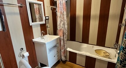 Royal Routes Group Of Houseboats Room Type - Standard Comfort Room