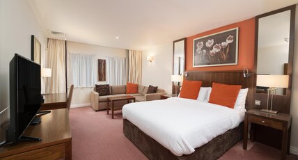 Best Western Plus Milford Hotel Room Type - 1 Queen Bed, Executive, Free High Speed Internet, Spacious, Music Device, Non-Smoking Best Western Plus Milford Hotel Room Type - 1 Queen Bed, Executive, Free High Speed Internet, Spacious, Music Device, Non-Smoking