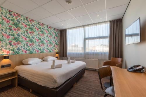 Best Western Amsterdam - Tap to explore photos