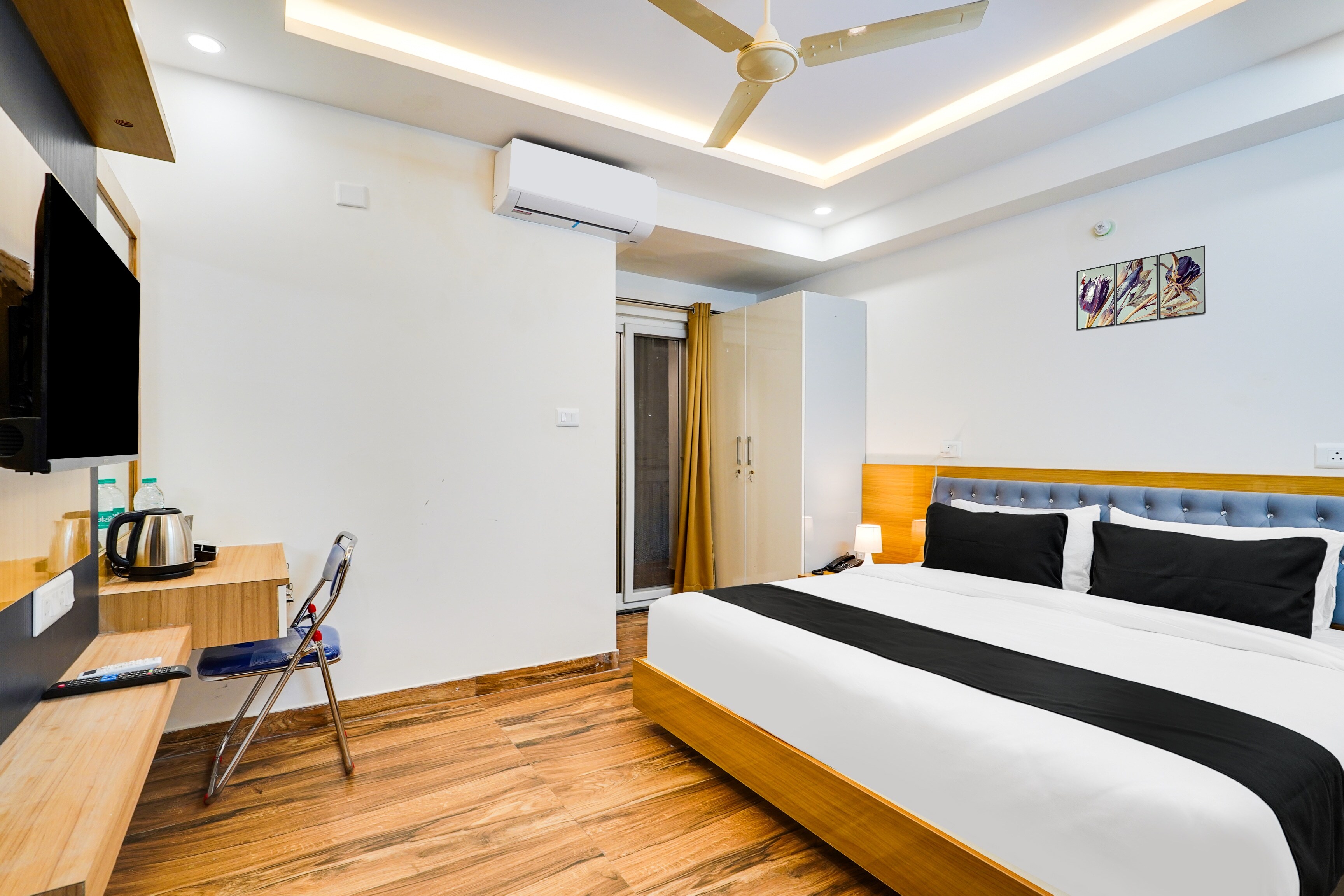 Townhouse RedMoon Suites - Tap to explore photos
