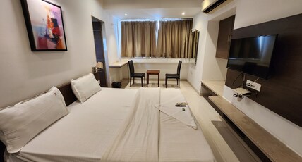 Hotel sai Saya Nashikroad Room Type - SUPER DELUXE ROOM Hotel sai Saya Nashikroad Room Type - SUPER DELUXE ROOM