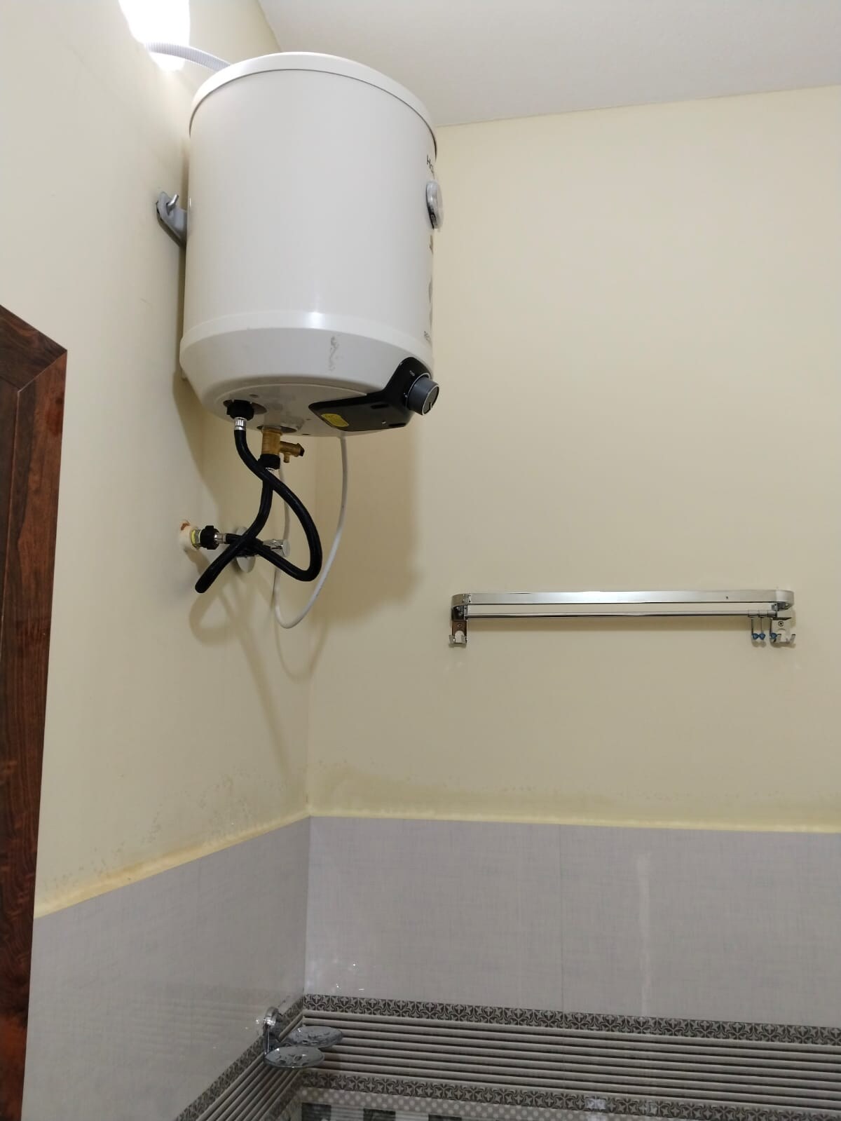 Mohnish Sai Homestay - Tap to explore photos