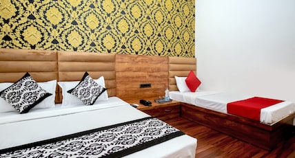 Hotel 4S NIWAS Room Type - Deluxe Triple Bed Hotel 4S NIWAS Room Type - Deluxe Triple Bed
