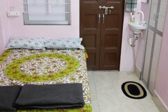24/7 Private Entrance AC Room on Ground Floor with attach bathroom Near Shivaji Park