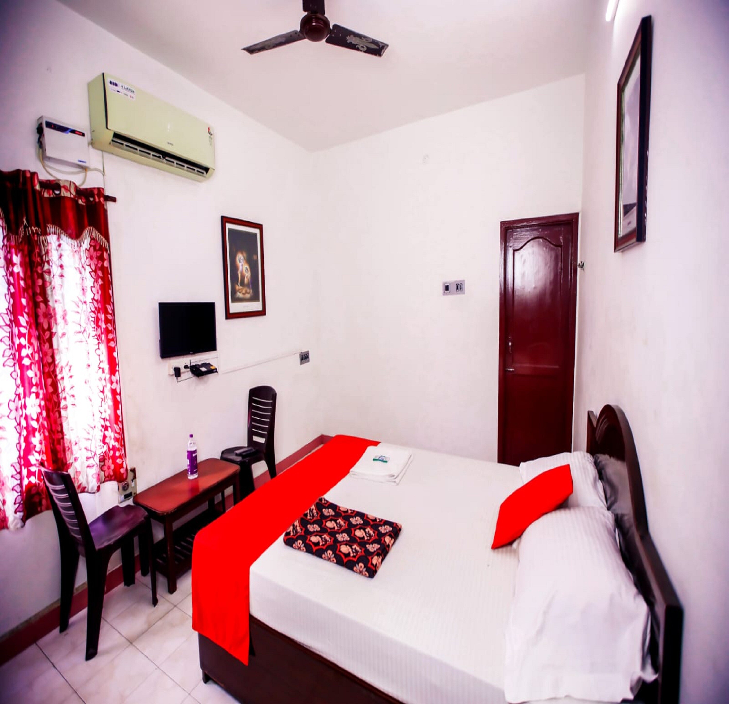 World Guest House Pondicherry - Tap to explore photos