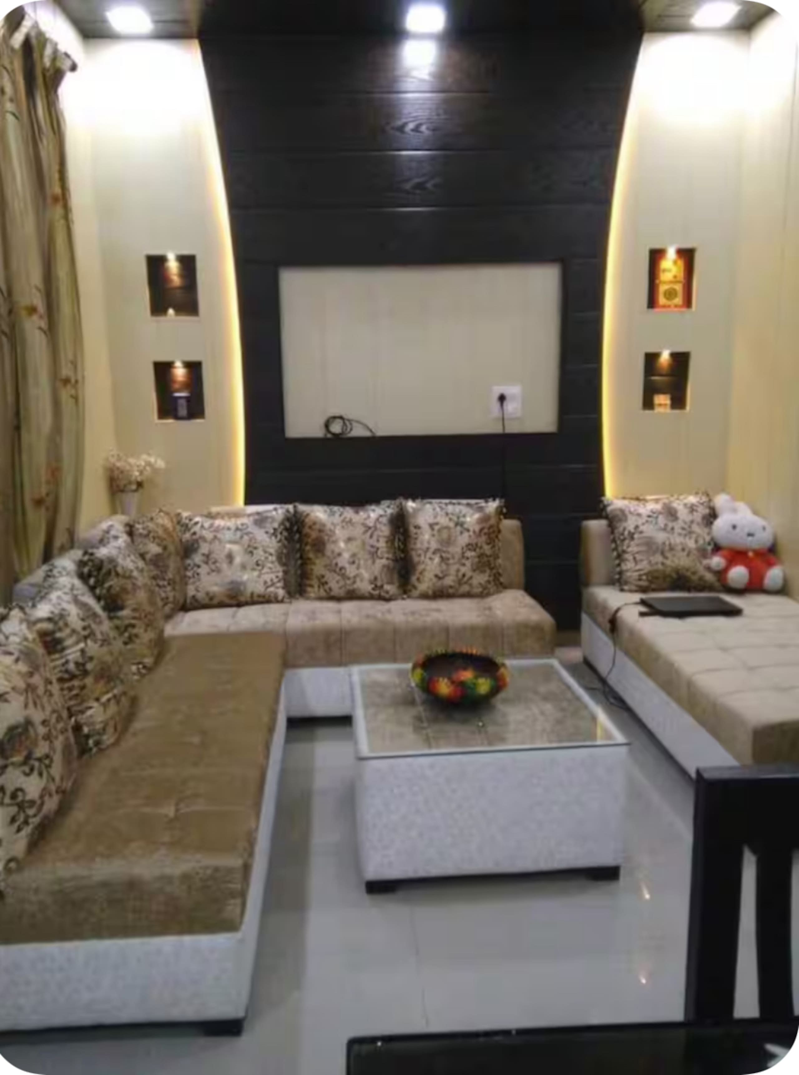 Premium Executive 2BHK Monthly Stay WiFi Kitchen - Tap to explore photos