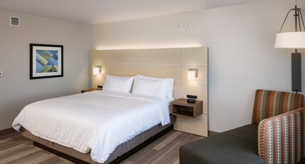 Holiday Inn Express & Suites BEND SOUTH Room Type - 1 Kng Standard Communications Mobility Accessible