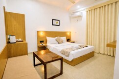 Citrine Hotel - 10 minutes from Railway Station