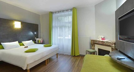 Mercure Saint Nectaire Spa & Bien- Room Type - D3B Street side Superior room with 1 double bed and 2 single beds