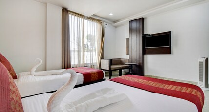 Hotel Raya Inn Room Type - Deluxe Twin Room