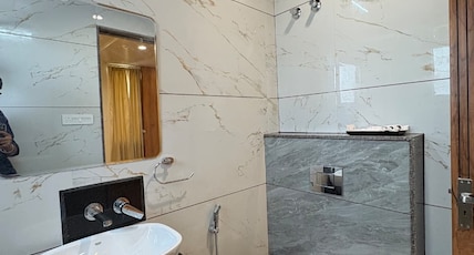 Platinum Arc Room Type - Premium Suite