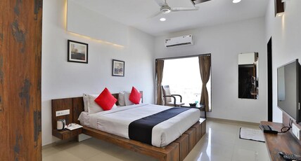 Hotel The Grand President.   Room Type - Deluxe Room
