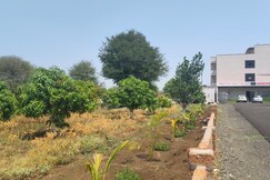 MONSOON RESORT BOARDIN AND LODGING HIPPALGAON