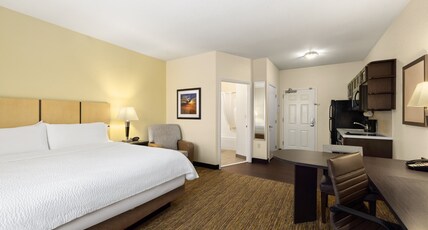 Candlewood Suites BISMARCK, an IHG hotel Room Type - 1 King Bed Studio Suite Comm Access