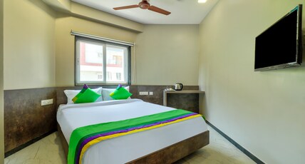 Treebo Sriz Cozy Seethamadhara Room Type - Standard Room Treebo Sriz Cozy Seethamadhara Room Type - Standard Room