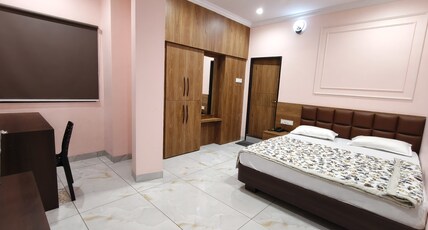Hotel Kanak Shree Room Type - Deluxe Room with King Bed