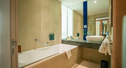 THE MANCHESTER DEANSGATE HOTEL by IHG Room Type - 1 Queen Classic City View