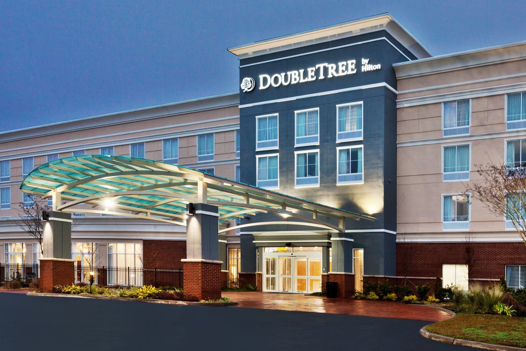 DoubleTree by Hilton Dothan - Tap to explore photos