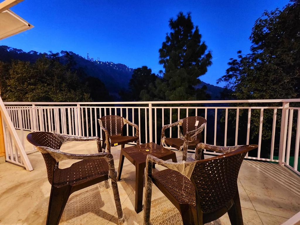 Kukoos Nest - Tap to explore photos