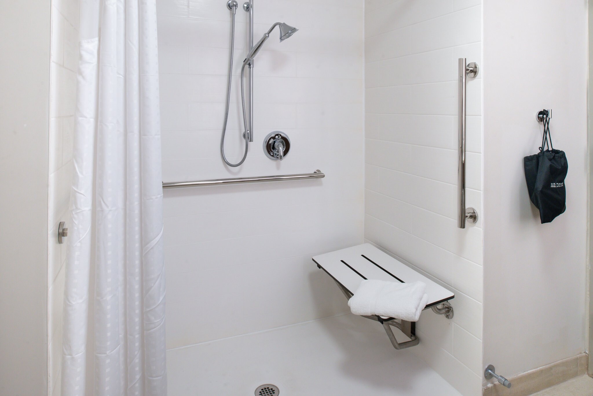 Holiday Inn Express and Suites Ottumwa - Tap to explore photos