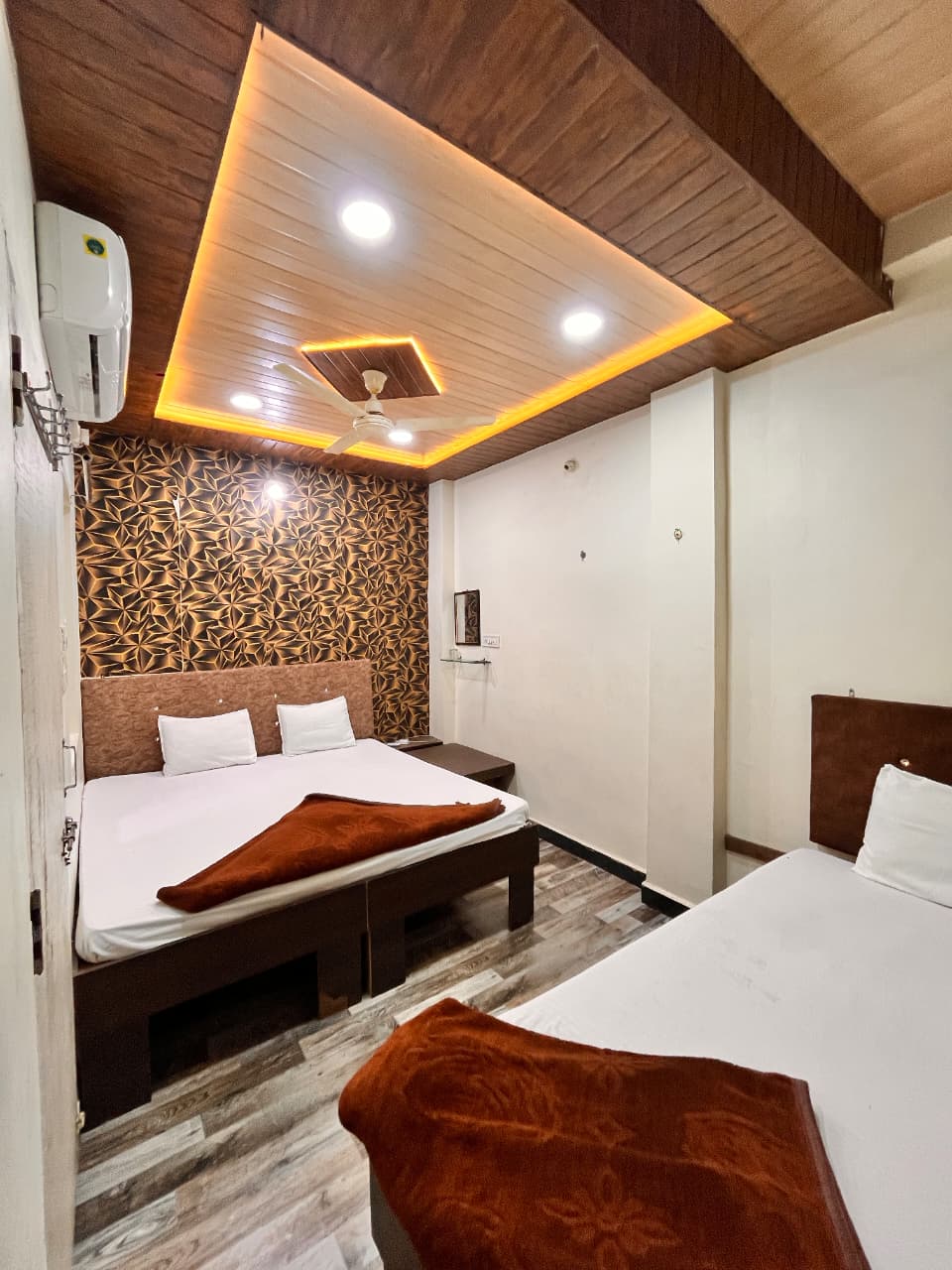 HOTEL JUNAGADH PALACE - Tap to explore photos