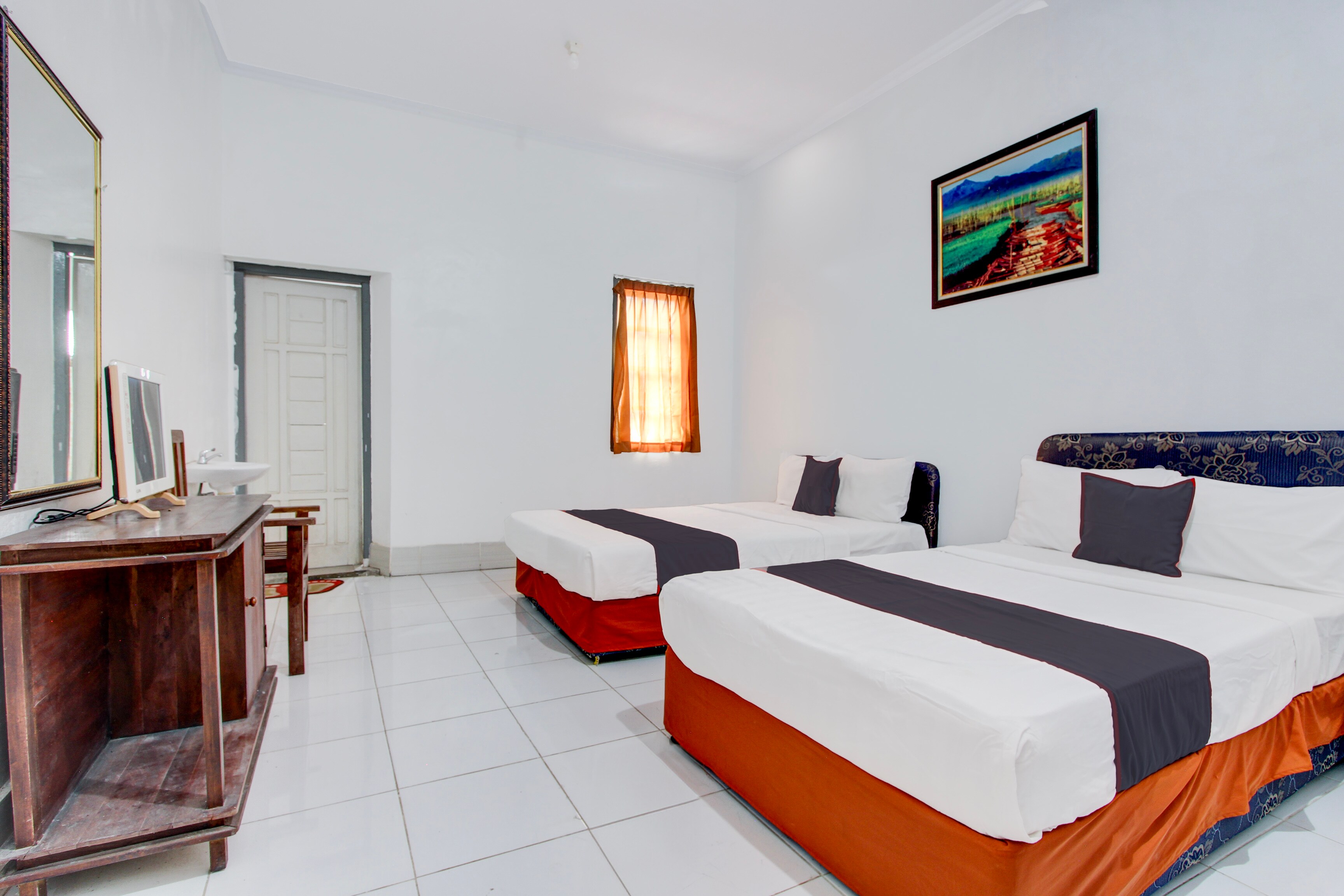 Hotel O Kaliurang Near Gunung Merapi Kaliurang - Tap to explore photos