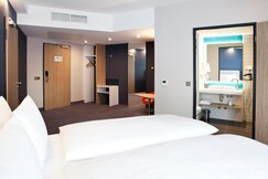 Holiday Inn Express Dusseldorf Airport By IHG